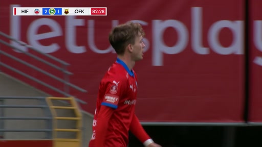 Johansson mottar ytterligare ett bra inlägg men nickar över mål även ...